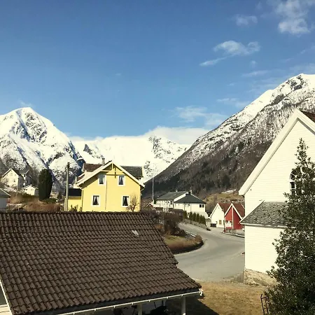 Holmen 2 Balestrand