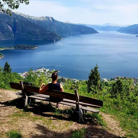 Holmen 2 * Balestrand